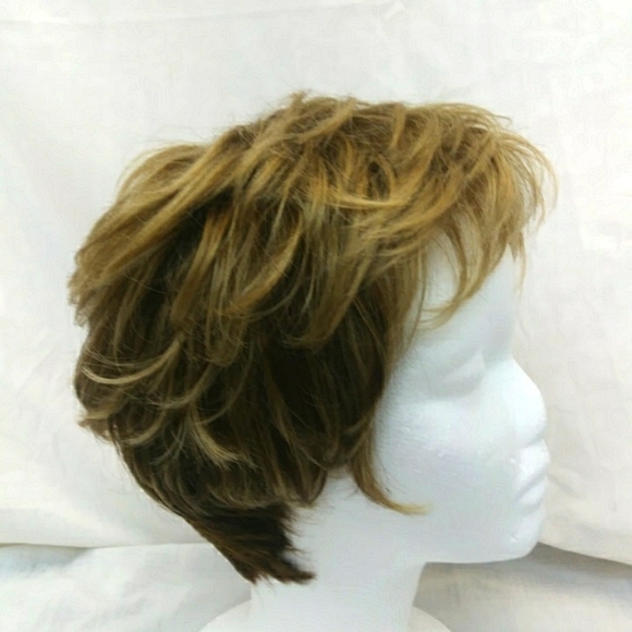 Wig with pixie cut size L with hairnet and bag. - Picture 2 of 7